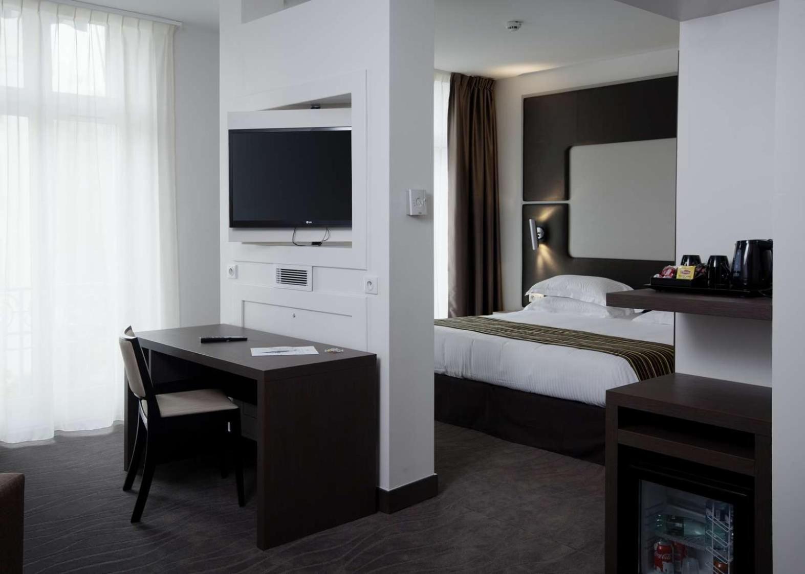 Brit Hotel De Grignan Vichy Kültér fotó