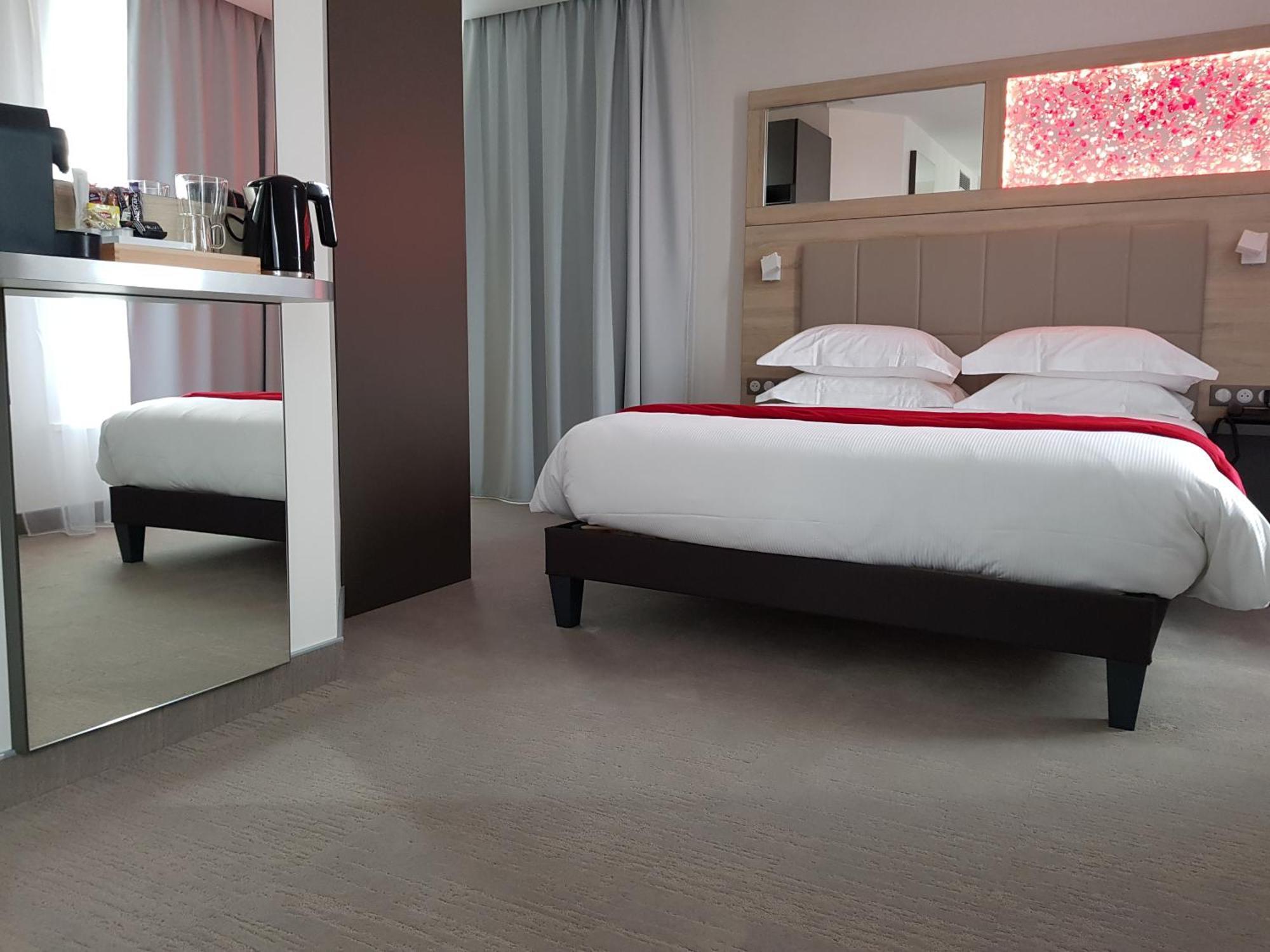 Brit Hotel De Grignan Vichy Kültér fotó