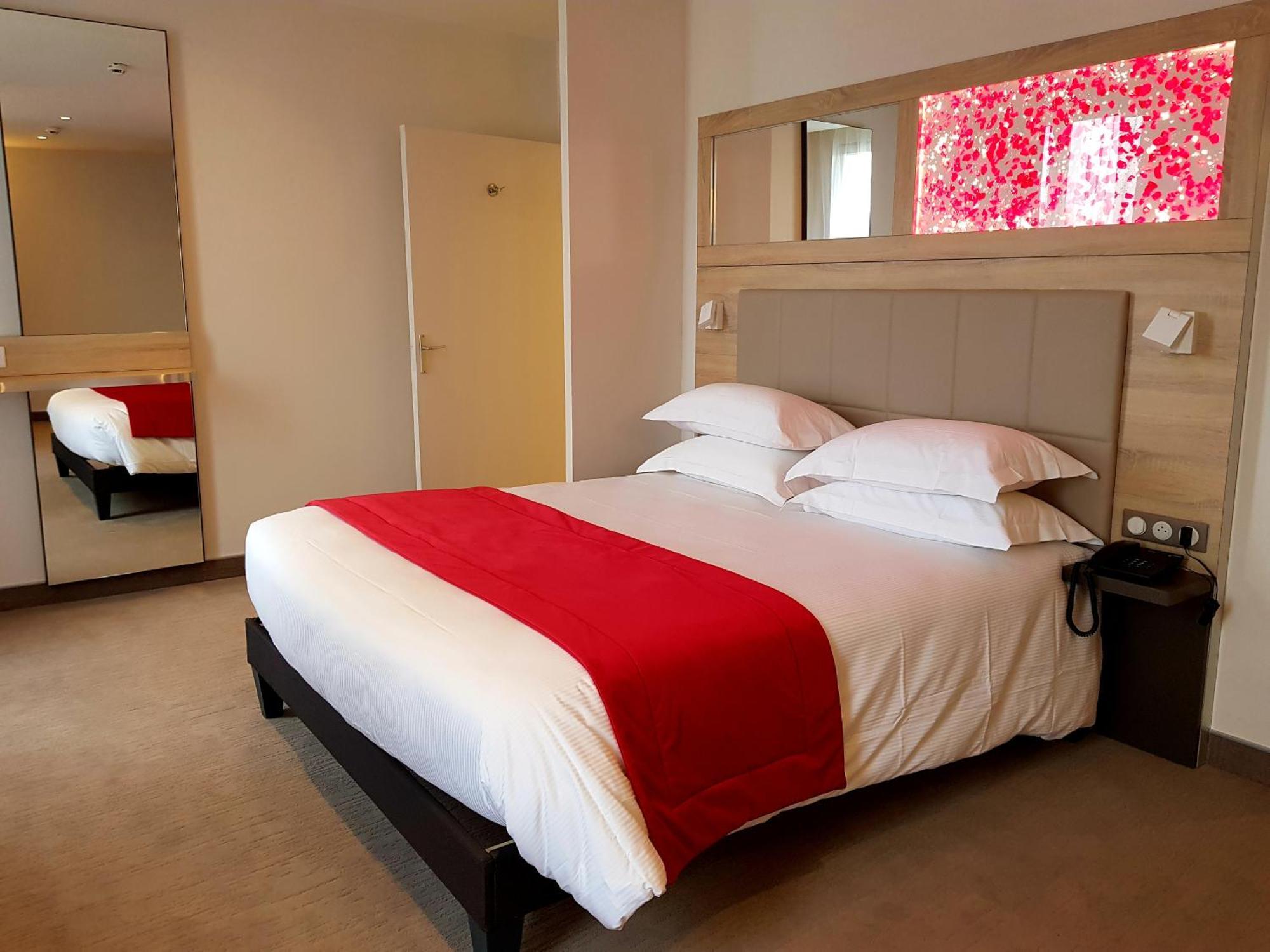 Brit Hotel De Grignan Vichy Kültér fotó