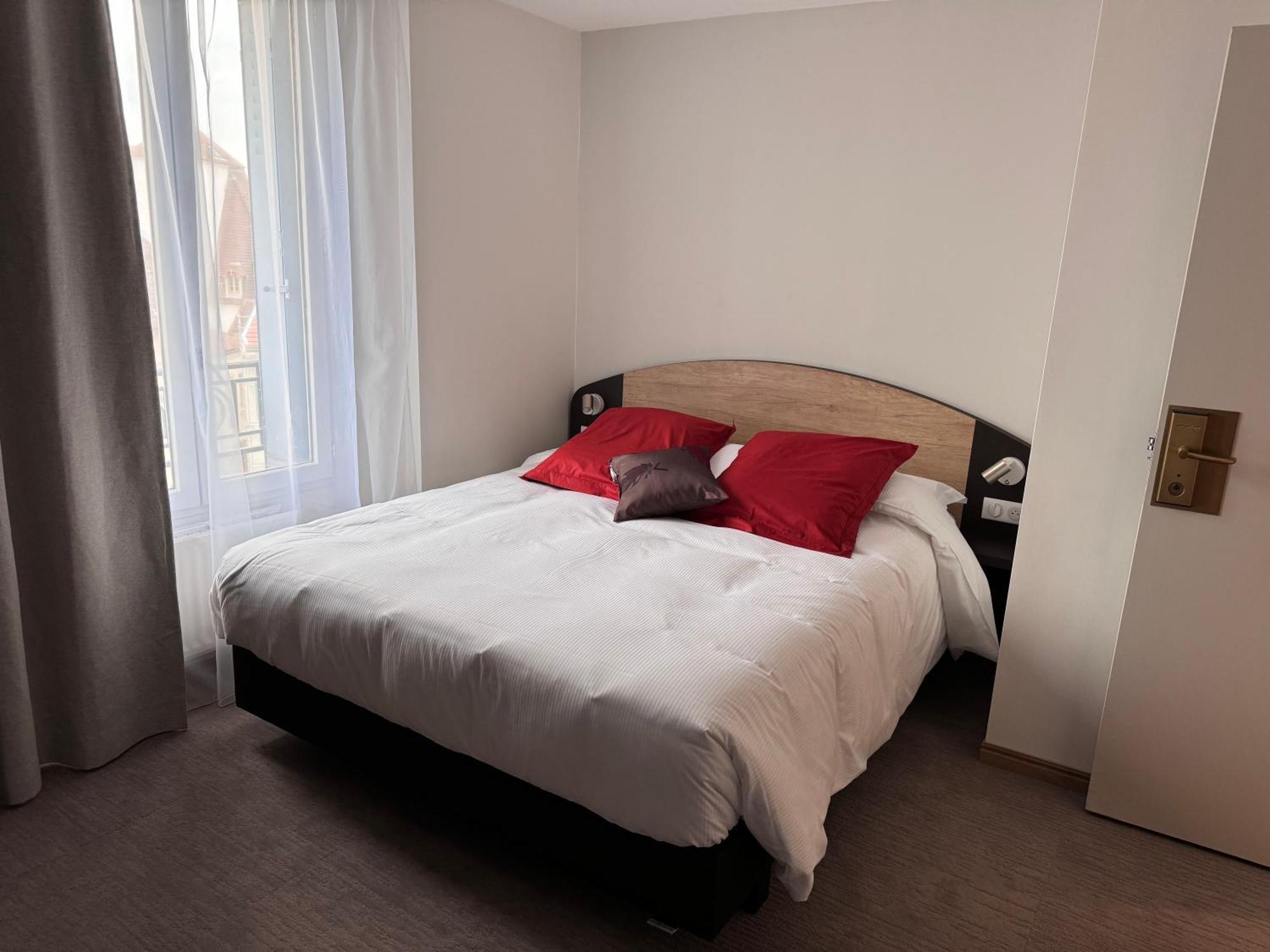 Brit Hotel De Grignan Vichy Kültér fotó